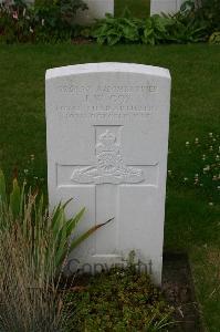 Dozinghem Military Cemetery - Cox, J W